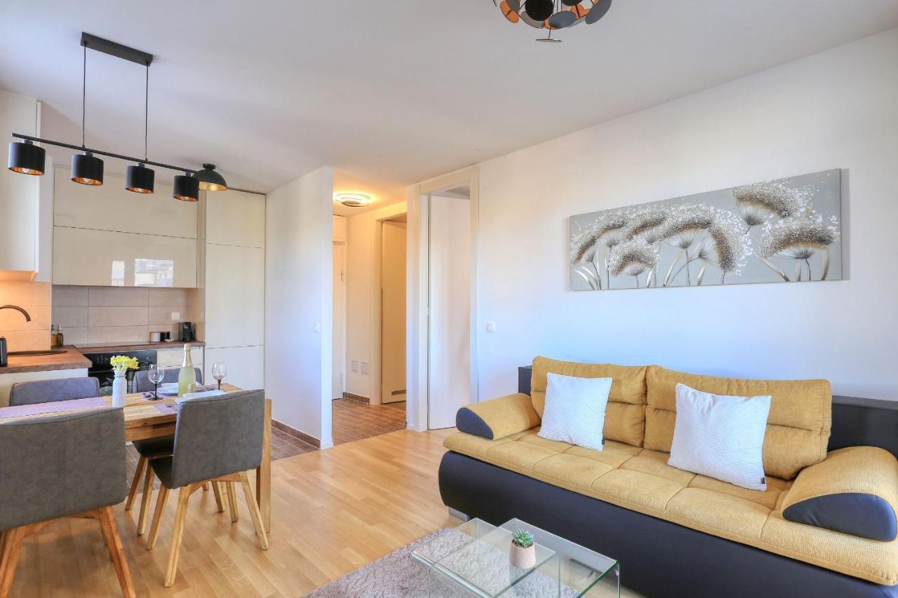 Barbara With Private Parking In The Garage Apartment Zadar Exterior photo