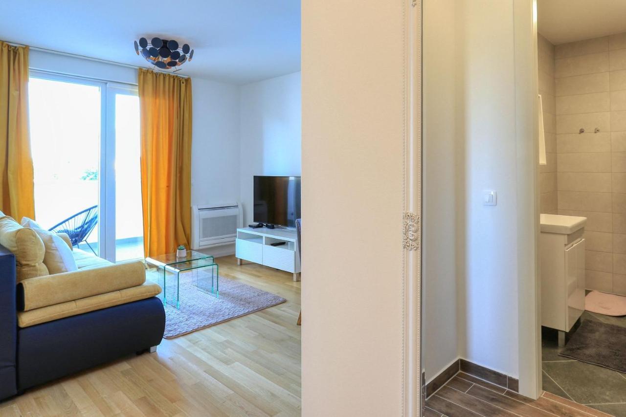 Barbara With Private Parking In The Garage Apartment Zadar Exterior photo